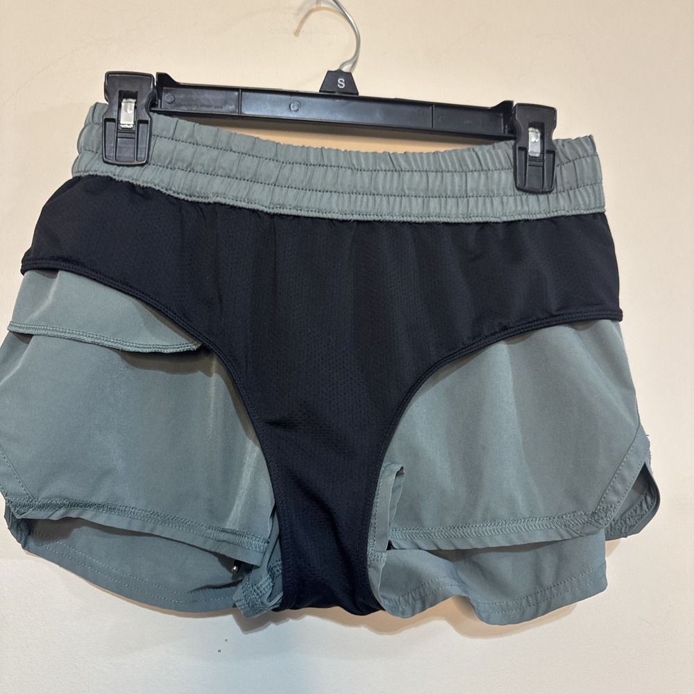 Vuori Clementine 2.0 Women's No Size Tag Sage Green Lined Athletic S/M #064 - Picture 10 of 10
